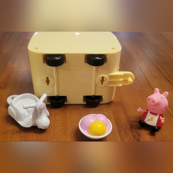 Peppa Pig Ice Cream Van Caravan with Figure - Picture 9 of 10